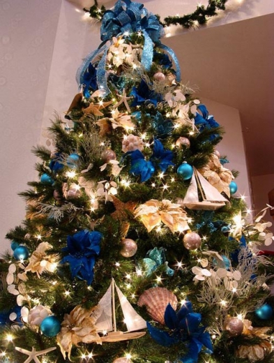 blue-christmas-tree-decorations